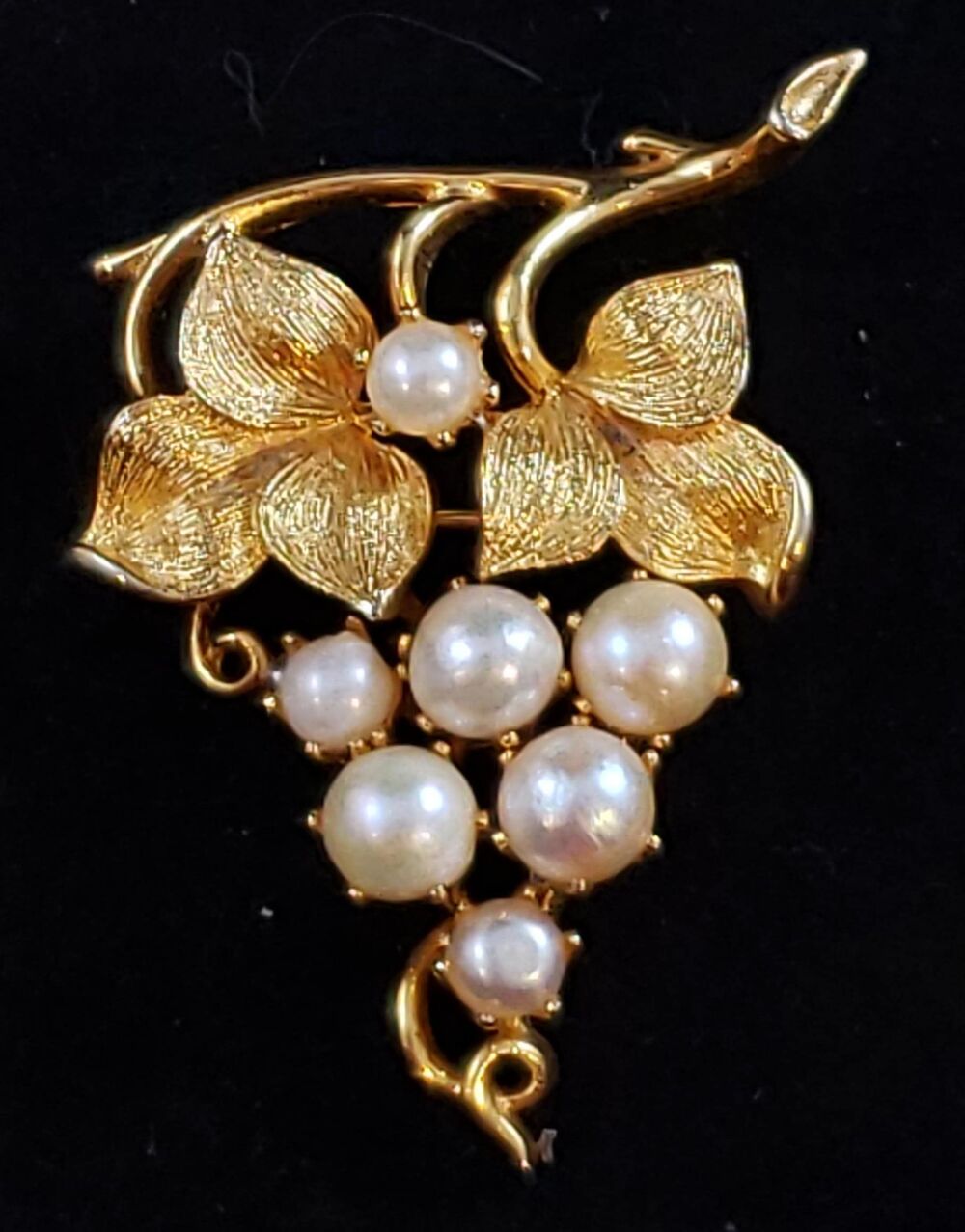 Vtg Lisner Gold Tone Textured Leaf Metal Pin/Brooch Faux Pearls Gold Tone Leaves